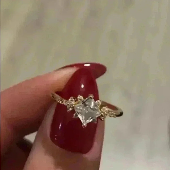 New Yellow Gold White Sapphire Ring - Picture 7 of 12